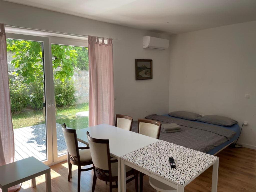 R41 - Tivoli Groundfloor Apartment Любляна Экстерьер фото